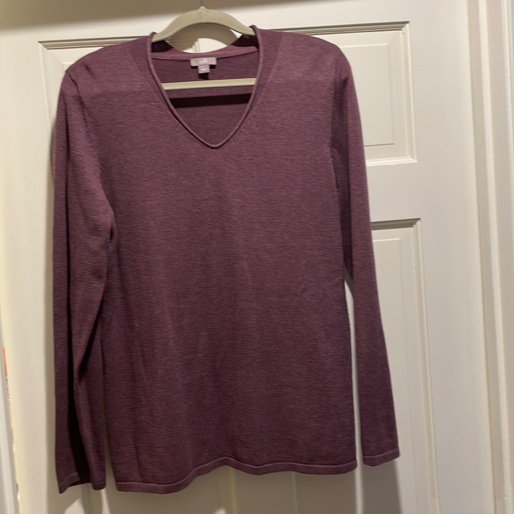 J Jill purple lightweight sweater. 77% cotton and 33% polyester. Good condition.